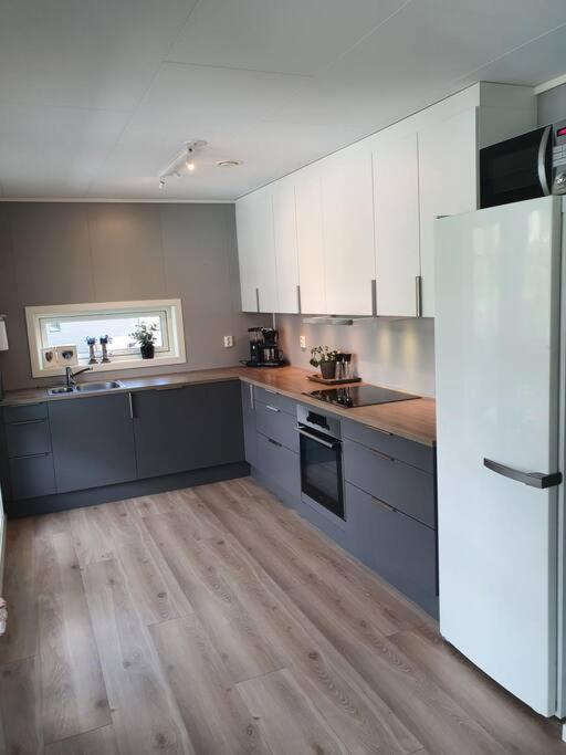 Nydelig Leilighet- Solrik/2 Balkonger Apartment